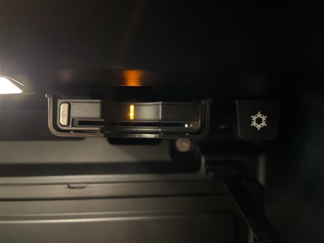 ＸＣ４０ Ｔ４　ＡＷＤ　Ｒデザイン　ワンオーナー　純正ＨＤＤナビ【ＢＴ／フルセグＴＶ／ＦＭ／ＡＭ／Ａｐｐｌｅｃａｒｐｌａｙ】ハーマンカードンスピーカー　全方位／フロント／両サイド／バックカメラ　ドライブレコーダー（17枚目）