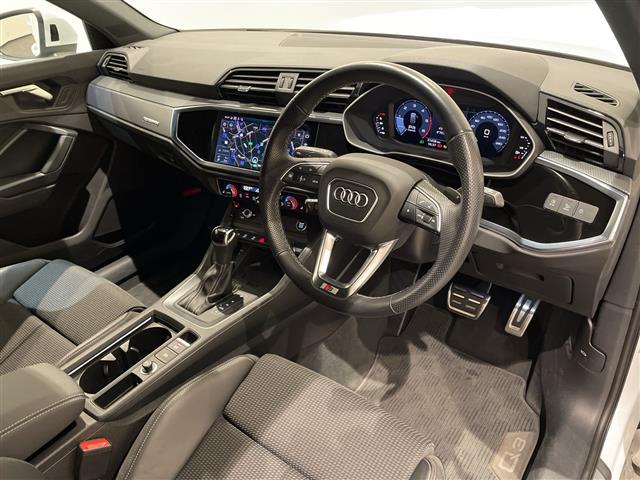 Ｑ３ ３５ＴＤＩクワトロ　Ｓライン　ベーシックパッケージ　シートヒーター（フロント）　シート電動調整機能（フロント）　ステアリングホイール　３スポークレザー　マルチファンクション　パドルシフトフラットボトム（5枚目）