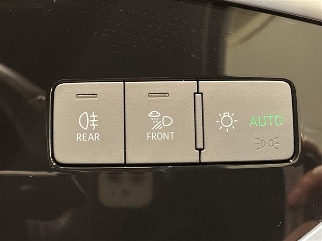 Ｑ３ ３５ＴＤＩクワトロ　Ｓライン　ベーシックパッケージ　シートヒーター（フロント）　シート電動調整機能（フロント）　ステアリングホイール　３スポークレザー　マルチファンクション　パドルシフトフラットボトム（12枚目）