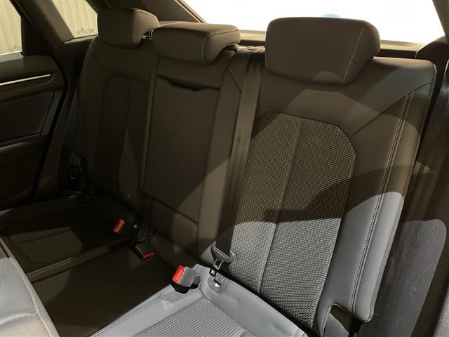 Ｑ３ ３５ＴＤＩクワトロ　Ｓライン　ベーシックパッケージ　シートヒーター（フロント）　シート電動調整機能（フロント）　ステアリングホイール　３スポークレザー　マルチファンクション　パドルシフトフラットボトム（21枚目）