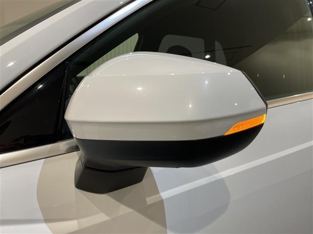 Ｑ３ ３５ＴＤＩクワトロ　Ｓライン　ベーシックパッケージ　シートヒーター（フロント）　シート電動調整機能（フロント）　ステアリングホイール　３スポークレザー　マルチファンクション　パドルシフトフラットボトム（34枚目）