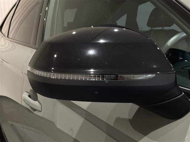 Ｑ５スポーツバック ４０ＴＤＩクワトロ　Ｓライン　ブラックＡｕｄｉ　ｒｉｎｇｓ　＆　ブラックスタイリングパッケージ（Ａｕｄｉ　ｅｘｃｌｕｓｉｖｅ）ブラックＡｕｄｉ　ｒｉｎｇｓ・ブラックスタイリングパッケージ・エクステリアミラーハウジング（32枚目）