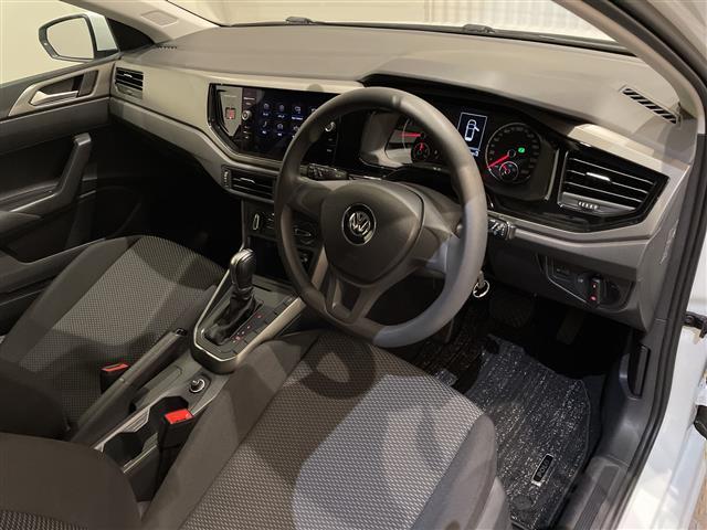 ポロ ＴＳＩトレンドライン　Ｂｌｕｅｔｏｏｔｈ／ＣＤプレイヤー／ＡＭ／ＦＭ　クルーズコントロール　ドライブレコーダー　Ａｐｐｌｅ　ｃａｒ　ｐｌａｙ　プリクラッシュブレーキシステム（6枚目）
