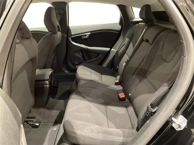 Ｖ４０ Ｔ２　キネティック　アイドリングストップ．ＥＴＣ．Ｂｌｕｅｔｏｏｔｈ．ＡＢＳ．ＵＳＢ．ｉＰｏｄ．クルーズコントロール．ＨＤＤナビ．純正フロアマット．レーンキープアシスト．オートライト．コーナーセンサー後．ＢＬＩＳ．（19枚目）