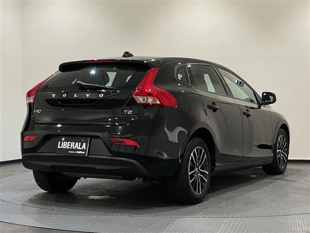 Ｖ４０ Ｔ２　キネティック　アイドリングストップ．ＥＴＣ．Ｂｌｕｅｔｏｏｔｈ．ＡＢＳ．ＵＳＢ．ｉＰｏｄ．クルーズコントロール．ＨＤＤナビ．純正フロアマット．レーンキープアシスト．オートライト．コーナーセンサー後．ＢＬＩＳ．（28枚目）