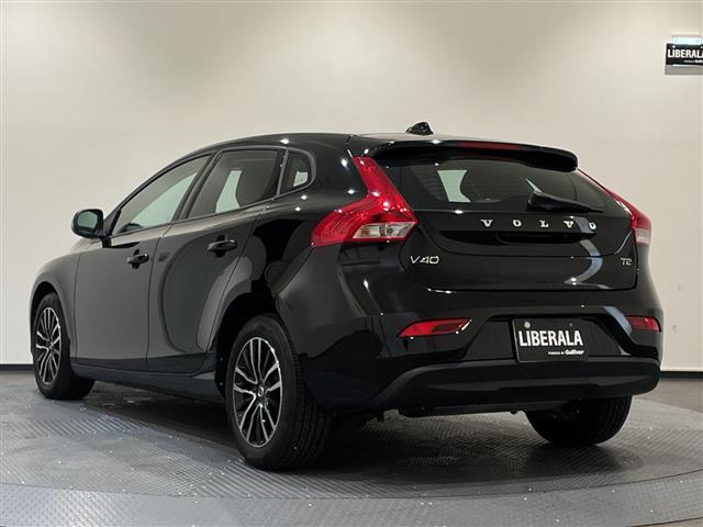 Ｖ４０ Ｔ２　キネティック　アイドリングストップ．ＥＴＣ．Ｂｌｕｅｔｏｏｔｈ．ＡＢＳ．ＵＳＢ．ｉＰｏｄ．クルーズコントロール．ＨＤＤナビ．純正フロアマット．レーンキープアシスト．オートライト．コーナーセンサー後．ＢＬＩＳ．（40枚目）