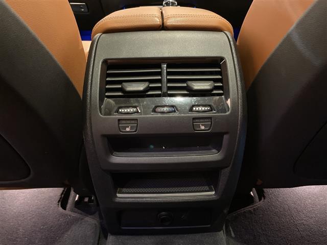 Ｘ５ ｘＤｒｉｖｅ　３５ｄ　Ｍスポーツ　ドライビング・ダイナミクス・パッケージ　インテグレイテッド・アクティブ・ステアリング　４輪アダプティブ・エア・サスペンション　アダプティブクルーズコントロール　レーンキピングアシスト（21枚目）