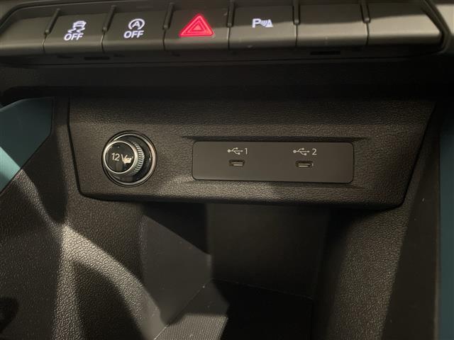 Ａ１スポーツバック アーバンシックエディション　５アームポリゴンデザインブラック１７インチＡＷ　ブラックＡｕｄｉ　ｒｉｎｇｓ　ブラックスタイリングパッケージ　コンビニエンス　＆　アシスタンスパッケージ　アダプティブクルーズコントロール（15枚目）