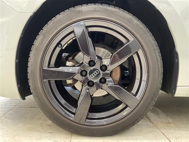 Ａ１スポーツバック アーバンシックエディション　５アームポリゴンデザインブラック１７インチＡＷ　ブラックＡｕｄｉ　ｒｉｎｇｓ　ブラックスタイリングパッケージ　コンビニエンス　＆　アシスタンスパッケージ　アダプティブクルーズコントロール（35枚目）