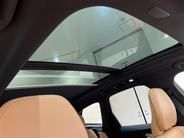 ＸＣ６０ アルティメット　Ｂ５　ＡＷＤ　パノラマサンルーフ　純正ナビ　Ｂｌｕｅｔｏｏｔｈ　３６０°カメラ　茶革　パワーシート　シートヒーター　パワーバックドア　コーナーセンサー　純正１９インチアルミホイール　ＬＥＤヘッドライト　ＥＴＣ（14枚目）