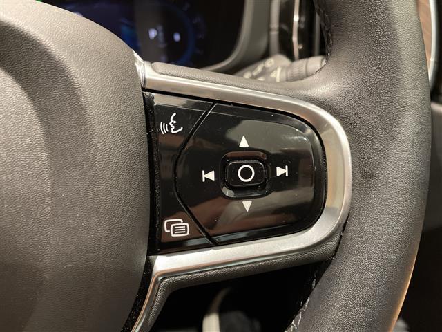 ＸＣ６０ アルティメット　Ｂ５　ＡＷＤ　パノラマサンルーフ　純正ナビ　Ｂｌｕｅｔｏｏｔｈ　３６０°カメラ　茶革　パワーシート　シートヒーター　パワーバックドア　コーナーセンサー　純正１９インチアルミホイール　ＬＥＤヘッドライト　ＥＴＣ（17枚目）