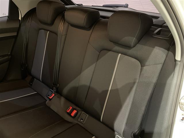 Ａ１スポーツバック ３５ＴＦＳＩ　アドバンスド　ナビゲーションパッケージ　ＭＭＩナビゲーションシステム　バーチャルコックピット　Ｂｌｕｅｔｏｏｔｈ　コントラストルーフ　コンビニエンスパッケージ　アドバンストキー　リヤビューカメラ（2枚目）