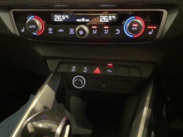 Ａ１スポーツバック ３５ＴＦＳＩ　アドバンスド　ナビゲーションパッケージ　ＭＭＩナビゲーションシステム　バーチャルコックピット　Ｂｌｕｅｔｏｏｔｈ　コントラストルーフ　コンビニエンスパッケージ　アドバンストキー　リヤビューカメラ（11枚目）