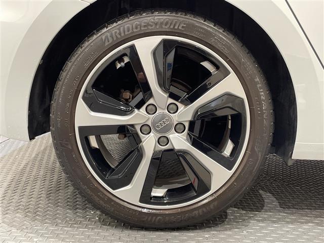 Ａ１スポーツバック ３５ＴＦＳＩ　アドバンスド　ナビゲーションパッケージ　ＭＭＩナビゲーションシステム　バーチャルコックピット　Ｂｌｕｅｔｏｏｔｈ　コントラストルーフ　コンビニエンスパッケージ　アドバンストキー　リヤビューカメラ（26枚目）
