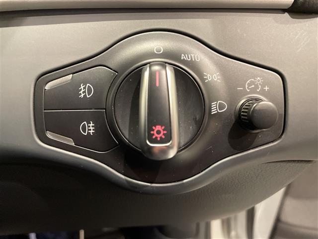 Ａ４アバント ２．０ＴＦＳＩ　アシスタンスパッケージ　アダプティブクルーズコントロール　アウディサイドアシスト　アウディアクティブレーンアシスト　バックカメラ　シートヒーター（フロント）　パワーシート（フロント）（17枚目）