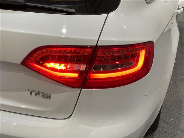 Ａ４アバント ２．０ＴＦＳＩ　アシスタンスパッケージ　アダプティブクルーズコントロール　アウディサイドアシスト　アウディアクティブレーンアシスト　バックカメラ　シートヒーター（フロント）　パワーシート（フロント）（41枚目）