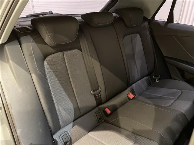 Ｑ２ ハッシュタグ　ブラックスタイリング　限定３７５台　バーチャルコックピット☆ナビゲーションパッケージ　ＭＭＩナビゲーションシステム　スマートフォンインターフェイス　ＴＶチューナー　アシスタンスパッケージ（2枚目）