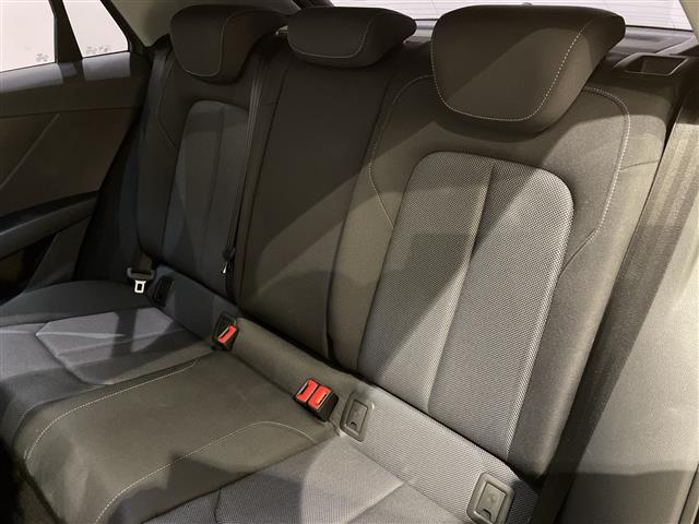 Ｑ２ ハッシュタグ　ブラックスタイリング　限定３７５台　バーチャルコックピット☆ナビゲーションパッケージ　ＭＭＩナビゲーションシステム　スマートフォンインターフェイス　ＴＶチューナー　アシスタンスパッケージ（3枚目）