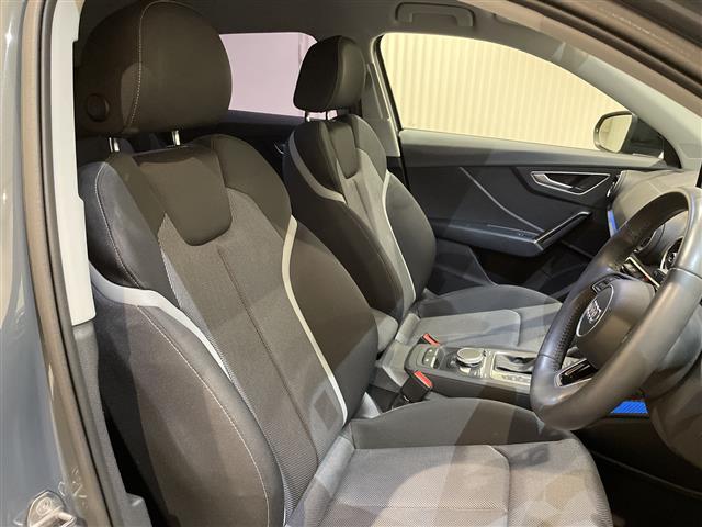 Ｑ２ ハッシュタグ　ブラックスタイリング　限定３７５台　バーチャルコックピット☆ナビゲーションパッケージ　ＭＭＩナビゲーションシステム　スマートフォンインターフェイス　ＴＶチューナー　アシスタンスパッケージ（4枚目）