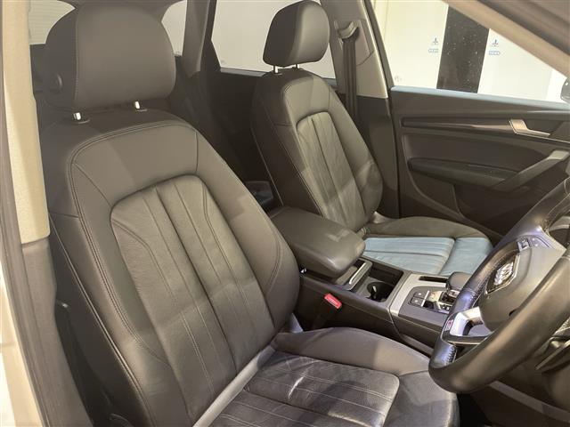 Ｑ５ ２．０ＴＦＳＩクワトロ　レザーパッケージ　フロントシート　リヤシート　ヘッドレスト　ドアアームレスト　センターアームレスト　デコラティブパネル　オプションタイヤサイズ２５５／４５　Ｒ２０　フロント／リアフロアマット（4枚目）