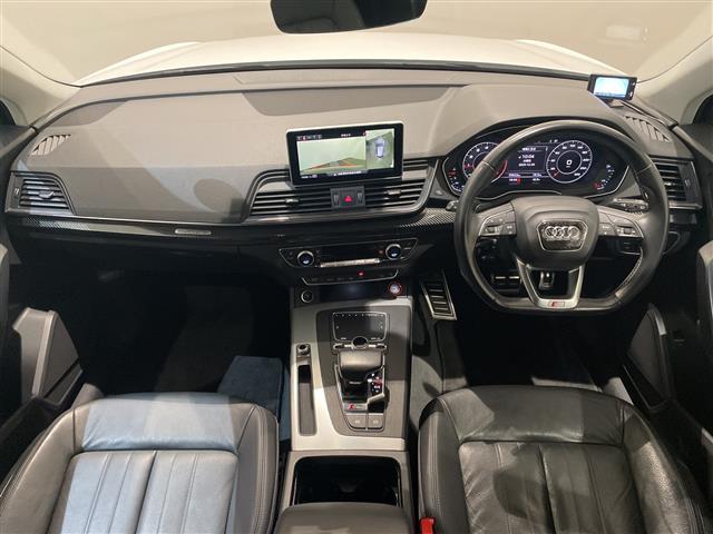 Ｑ５ ２．０ＴＦＳＩクワトロ　レザーパッケージ　フロントシート　リヤシート　ヘッドレスト　ドアアームレスト　センターアームレスト　デコラティブパネル　オプションタイヤサイズ２５５／４５　Ｒ２０　フロント／リアフロアマット（6枚目）