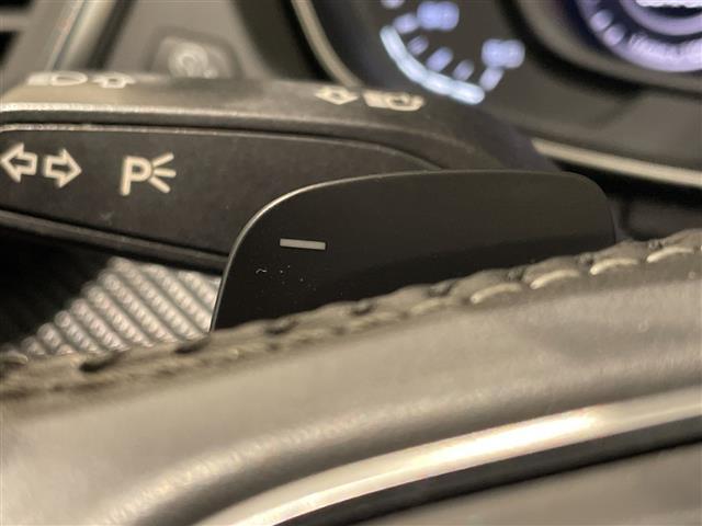 Ｑ５ ２．０ＴＦＳＩクワトロ　レザーパッケージ　フロントシート　リヤシート　ヘッドレスト　ドアアームレスト　センターアームレスト　デコラティブパネル　オプションタイヤサイズ２５５／４５　Ｒ２０　フロント／リアフロアマット（12枚目）