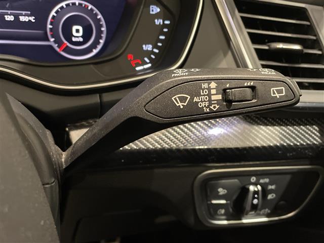 Ｑ５ ２．０ＴＦＳＩクワトロ　レザーパッケージ　フロントシート　リヤシート　ヘッドレスト　ドアアームレスト　センターアームレスト　デコラティブパネル　オプションタイヤサイズ２５５／４５　Ｒ２０　フロント／リアフロアマット（14枚目）