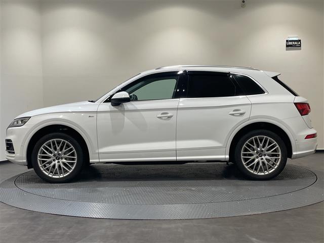 Ｑ５ ２．０ＴＦＳＩクワトロ　レザーパッケージ　フロントシート　リヤシート　ヘッドレスト　ドアアームレスト　センターアームレスト　デコラティブパネル　オプションタイヤサイズ２５５／４５　Ｒ２０　フロント／リアフロアマット（28枚目）