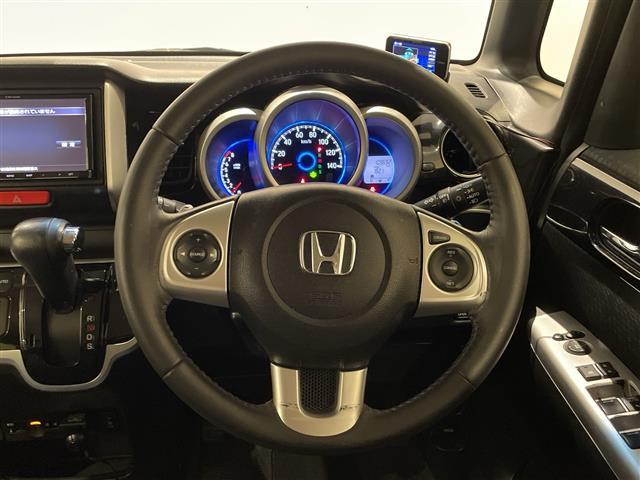 Ｎ－ＢＯＸカスタム Ｇ　ターボＳＳブラックスタイルパッケージ　アイドリングストップ．ＥＴＣ．Ｂｌｕｅｔｏｏｔｈ．ＡＢＳ．クルーズコントロール．バックカメラ．ＳＤナビ．ベンチシート．チップアップシート．純正フロアマット．純正アルミホイール．Ｄ＋Ｎ席シートヒーター．（6枚目）