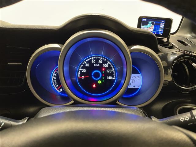 Ｎ－ＢＯＸカスタム Ｇ　ターボＳＳブラックスタイルパッケージ　アイドリングストップ．ＥＴＣ．Ｂｌｕｅｔｏｏｔｈ．ＡＢＳ．クルーズコントロール．バックカメラ．ＳＤナビ．ベンチシート．チップアップシート．純正フロアマット．純正アルミホイール．Ｄ＋Ｎ席シートヒーター．（13枚目）