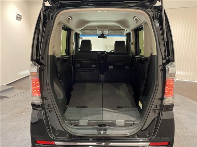 Ｎ－ＢＯＸカスタム Ｇ　ターボＳＳブラックスタイルパッケージ　アイドリングストップ．ＥＴＣ．Ｂｌｕｅｔｏｏｔｈ．ＡＢＳ．クルーズコントロール．バックカメラ．ＳＤナビ．ベンチシート．チップアップシート．純正フロアマット．純正アルミホイール．Ｄ＋Ｎ席シートヒーター．（22枚目）