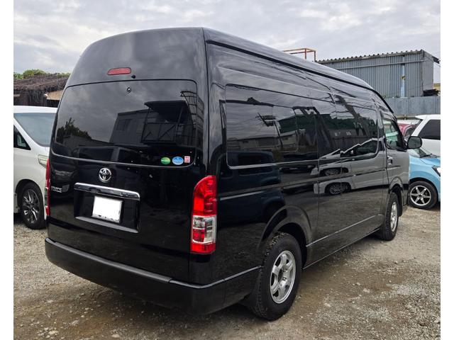 ハイエースコミューター スーパーロングＧＬ　３ナンバー１０人乗り構造変更　スマートキ　ＬＥＤヘッドライト　衝突被害軽減システム　バックカメラ　パワースライドドア　ＥＴＣ　全席フルフラット　前後ドライブレコーダー　Ｂｌｕｅｔｏｏｔｈ　車載用冷蔵庫（4枚目）