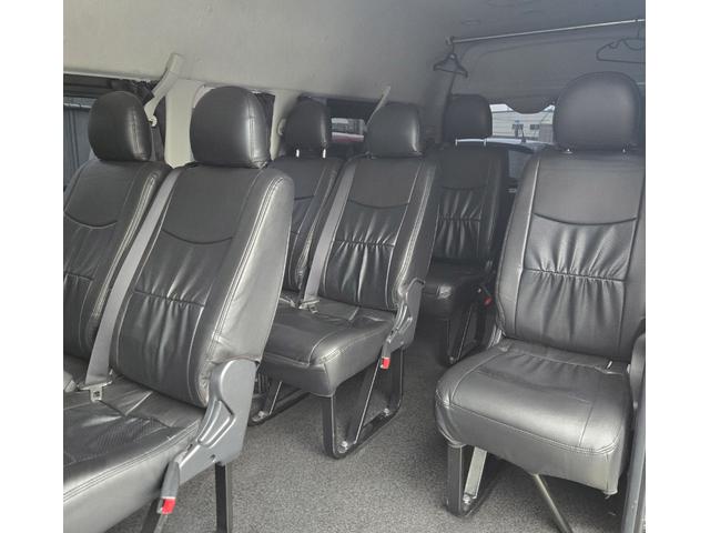 ハイエースコミューター スーパーロングＧＬ　３ナンバー１０人乗り構造変更　スマートキ　ＬＥＤヘッドライト　衝突被害軽減システム　バックカメラ　パワースライドドア　ＥＴＣ　全席フルフラット　前後ドライブレコーダー　Ｂｌｕｅｔｏｏｔｈ　車載用冷蔵庫（11枚目）