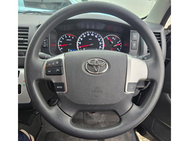 ハイエースコミューター スーパーロングＧＬ　３ナンバー１０人乗り構造変更　スマートキ　ＬＥＤヘッドライト　衝突被害軽減システム　バックカメラ　パワースライドドア　ＥＴＣ　全席フルフラット　前後ドライブレコーダー　Ｂｌｕｅｔｏｏｔｈ　車載用冷蔵庫（20枚目）