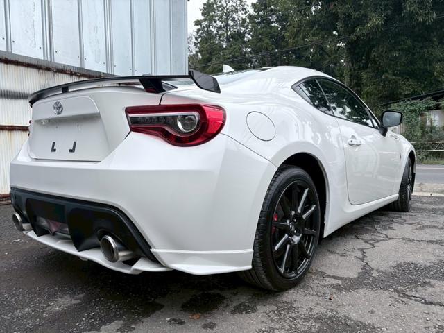 ８６ ＧＴリミテッド　ブラックパッケージ　ＥＴＣ　バックカメラ　ドライブレコーダー　ブレンボキャリバー　ＬＥＤヘッドライトフォグランプ　純正アルミホイール（3枚目）