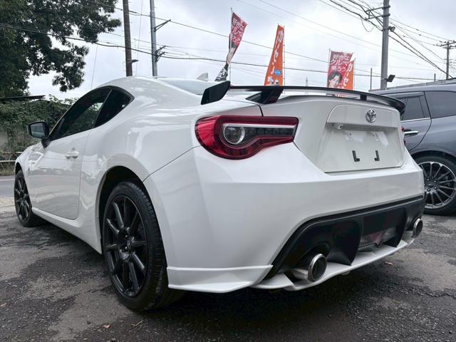 ８６ ＧＴリミテッド　ブラックパッケージ　ＥＴＣ　バックカメラ　ドライブレコーダー　ブレンボキャリバー　ＬＥＤヘッドライトフォグランプ　純正アルミホイール（4枚目）