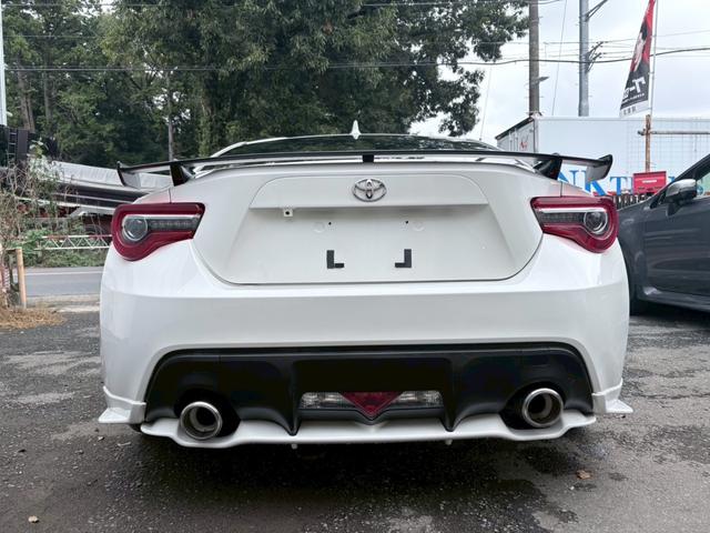８６ ＧＴリミテッド　ブラックパッケージ　ＥＴＣ　バックカメラ　ドライブレコーダー　ブレンボキャリバー　ＬＥＤヘッドライトフォグランプ　純正アルミホイール（5枚目）