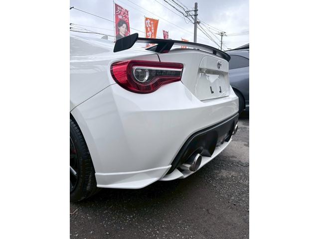 ８６ ＧＴリミテッド　ブラックパッケージ　ＥＴＣ　バックカメラ　ドライブレコーダー　ブレンボキャリバー　ＬＥＤヘッドライトフォグランプ　純正アルミホイール（9枚目）