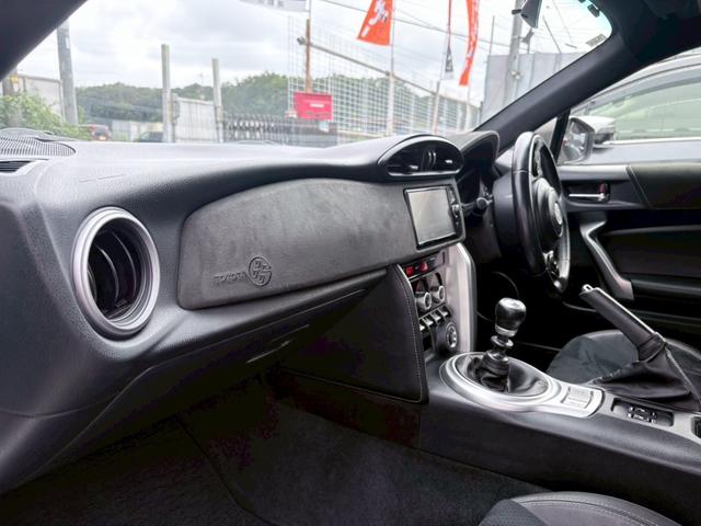 ８６ ＧＴリミテッド　ブラックパッケージ　ＥＴＣ　バックカメラ　ドライブレコーダー　ブレンボキャリバー　ＬＥＤヘッドライトフォグランプ　純正アルミホイール（21枚目）