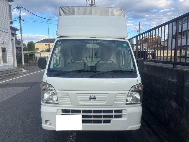 ＮＴ１００クリッパートラック ＤＸ　エンジン型式：Ｒ０６Ａ・ステアリング形式：パワーアシスト付きラック＆ピニオン・パートタイム４ＷＤ・３ＡＴ・運転席：エアバック・ＡＭ／ＦＭラジオ・マニュアルエアコン・ＵＶカットガラス・ＥＴＣ（4枚目）
