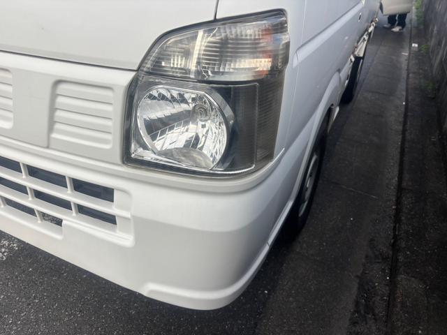ＮＴ１００クリッパートラック ＤＸ　エンジン型式：Ｒ０６Ａ・ステアリング形式：パワーアシスト付きラック＆ピニオン・パートタイム４ＷＤ・３ＡＴ・運転席：エアバック・ＡＭ／ＦＭラジオ・マニュアルエアコン・ＵＶカットガラス・ＥＴＣ（6枚目）