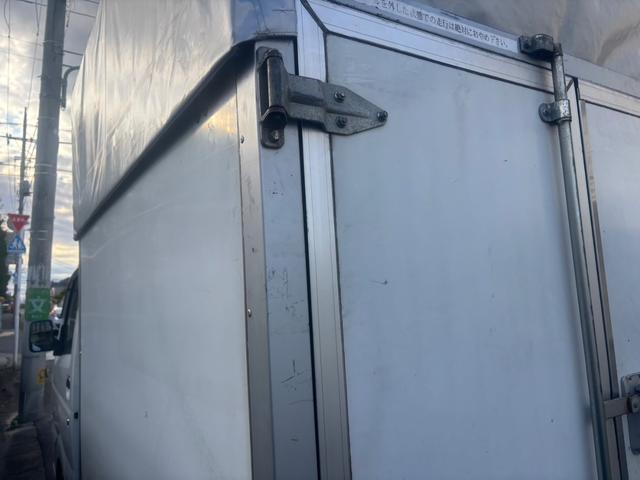 ＮＴ１００クリッパートラック ＤＸ　エンジン型式：Ｒ０６Ａ・ステアリング形式：パワーアシスト付きラック＆ピニオン・パートタイム４ＷＤ・３ＡＴ・運転席：エアバック・ＡＭ／ＦＭラジオ・マニュアルエアコン・ＵＶカットガラス・ＥＴＣ（12枚目）