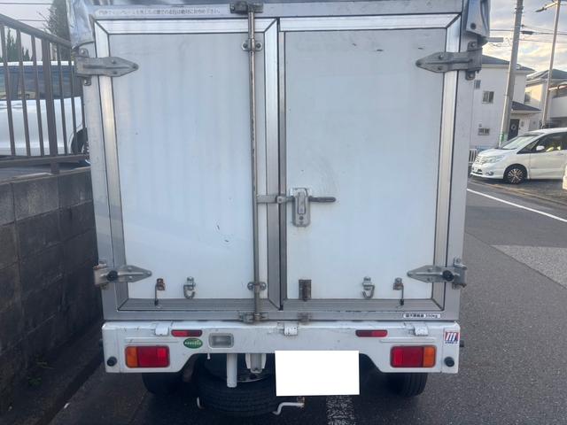 ＮＴ１００クリッパートラック ＤＸ　エンジン型式：Ｒ０６Ａ・ステアリング形式：パワーアシスト付きラック＆ピニオン・パートタイム４ＷＤ・３ＡＴ・運転席：エアバック・ＡＭ／ＦＭラジオ・マニュアルエアコン・ＵＶカットガラス・ＥＴＣ（18枚目）