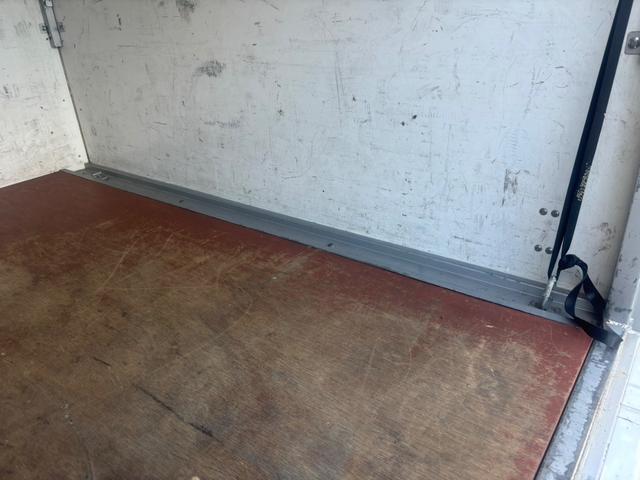 ＮＴ１００クリッパートラック ＤＸ　エンジン型式：Ｒ０６Ａ・ステアリング形式：パワーアシスト付きラック＆ピニオン・パートタイム４ＷＤ・３ＡＴ・運転席：エアバック・ＡＭ／ＦＭラジオ・マニュアルエアコン・ＵＶカットガラス・ＥＴＣ（21枚目）