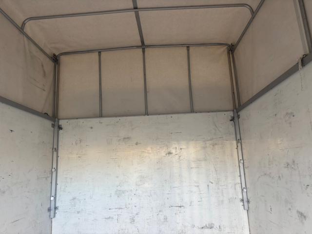 ＮＴ１００クリッパートラック ＤＸ　エンジン型式：Ｒ０６Ａ・ステアリング形式：パワーアシスト付きラック＆ピニオン・パートタイム４ＷＤ・３ＡＴ・運転席：エアバック・ＡＭ／ＦＭラジオ・マニュアルエアコン・ＵＶカットガラス・ＥＴＣ（26枚目）