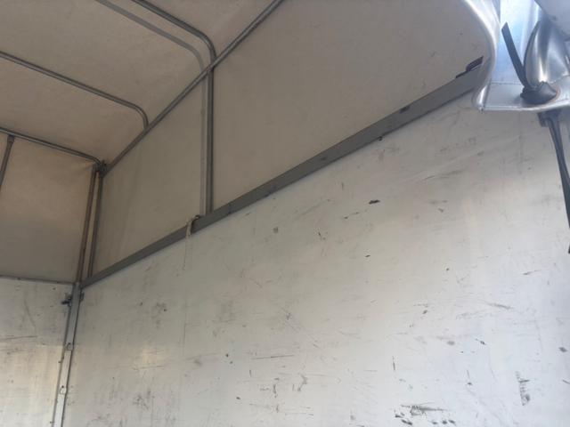 ＮＴ１００クリッパートラック ＤＸ　エンジン型式：Ｒ０６Ａ・ステアリング形式：パワーアシスト付きラック＆ピニオン・パートタイム４ＷＤ・３ＡＴ・運転席：エアバック・ＡＭ／ＦＭラジオ・マニュアルエアコン・ＵＶカットガラス・ＥＴＣ（27枚目）