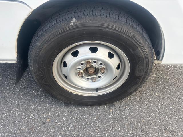 ＮＴ１００クリッパートラック ＤＸ　エンジン型式：Ｒ０６Ａ・ステアリング形式：パワーアシスト付きラック＆ピニオン・パートタイム４ＷＤ・３ＡＴ・運転席：エアバック・ＡＭ／ＦＭラジオ・マニュアルエアコン・ＵＶカットガラス・ＥＴＣ（36枚目）