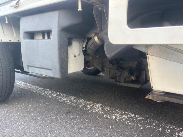 ＮＴ１００クリッパートラック ＤＸ　エンジン型式：Ｒ０６Ａ・ステアリング形式：パワーアシスト付きラック＆ピニオン・パートタイム４ＷＤ・３ＡＴ・運転席：エアバック・ＡＭ／ＦＭラジオ・マニュアルエアコン・ＵＶカットガラス・ＥＴＣ（37枚目）