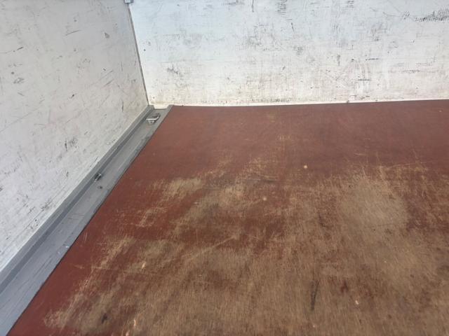 ＮＴ１００クリッパートラック ＤＸ　エンジン型式：Ｒ０６Ａ・ステアリング形式：パワーアシスト付きラック＆ピニオン・パートタイム４ＷＤ・３ＡＴ・運転席：エアバック・ＡＭ／ＦＭラジオ・マニュアルエアコン・ＵＶカットガラス・ＥＴＣ（40枚目）