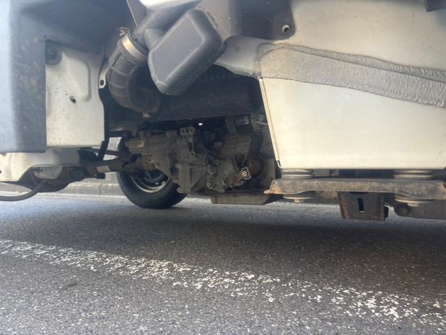 ＮＴ１００クリッパートラック ＤＸ　エンジン型式：Ｒ０６Ａ・ステアリング形式：パワーアシスト付きラック＆ピニオン・パートタイム４ＷＤ・３ＡＴ・運転席：エアバック・ＡＭ／ＦＭラジオ・マニュアルエアコン・ＵＶカットガラス・ＥＴＣ（45枚目）